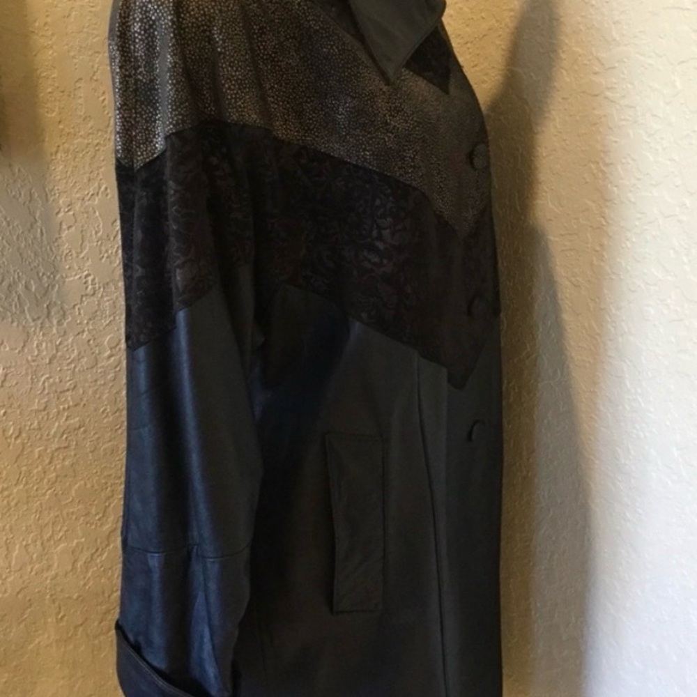 Avanti Women's Black and Brown Leather Jacket - Picture 5 of 8
